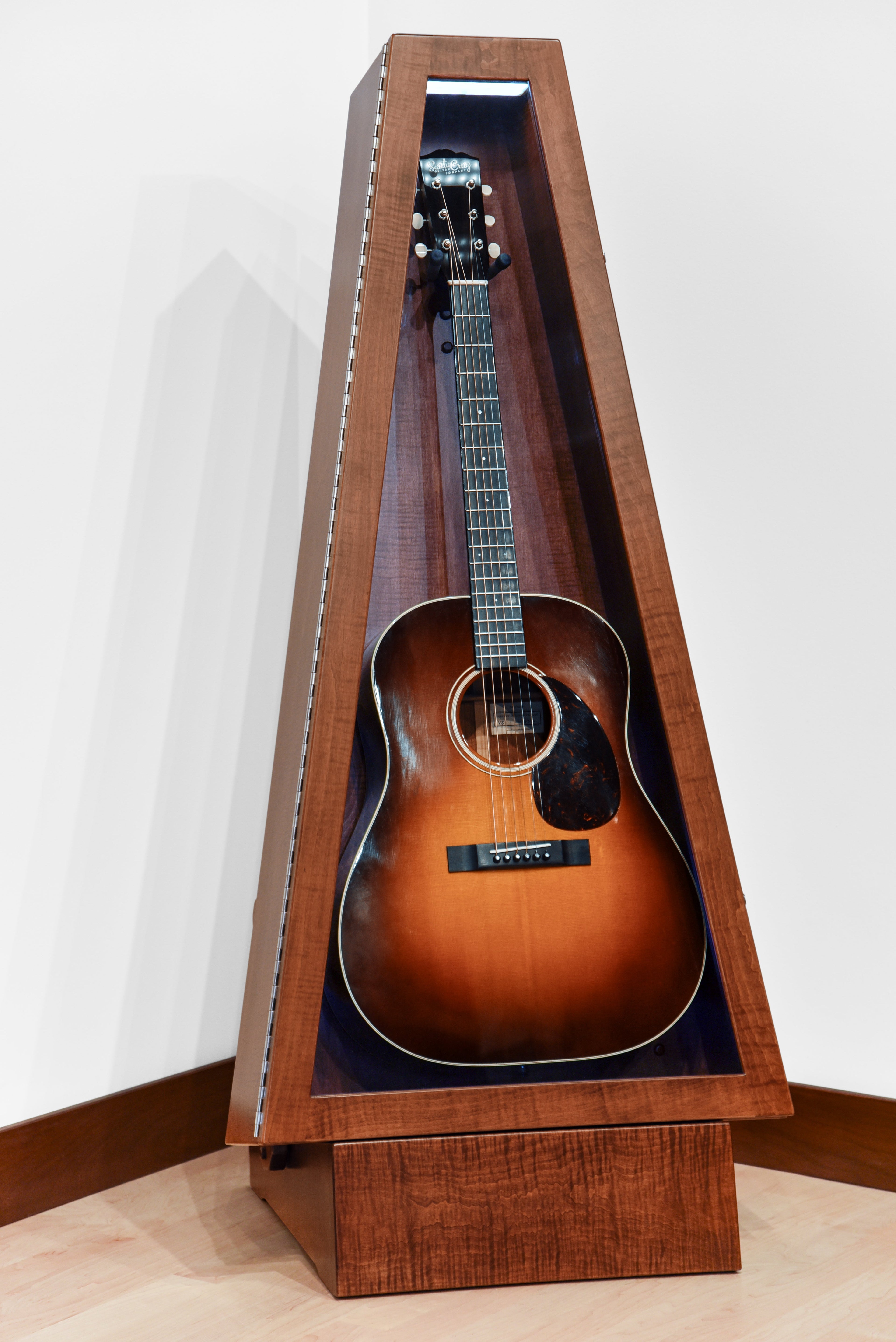 ClimaStand Triangle Humidor with Base - Flame maple with Acres Stain Acoustic Remedy Cases