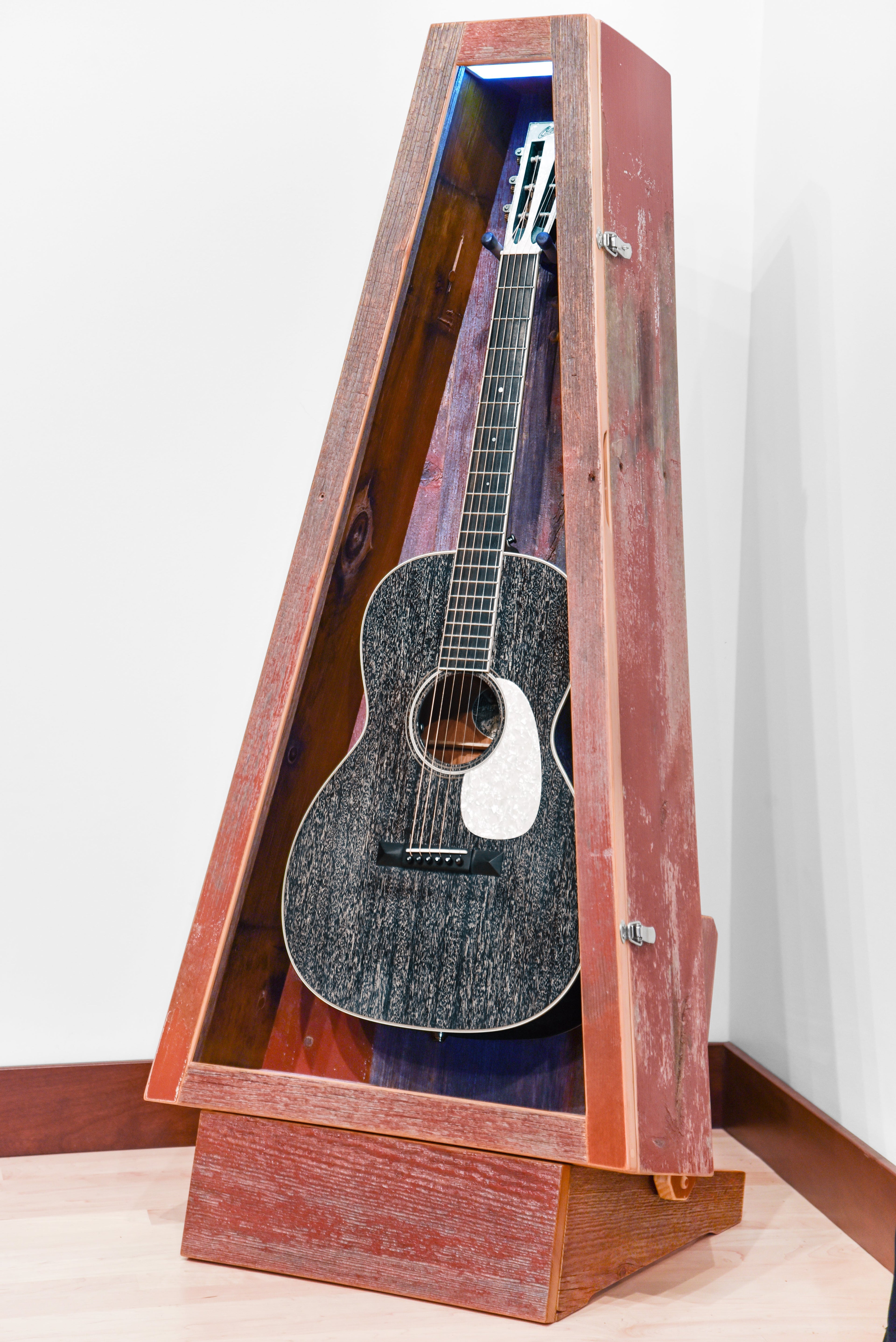 ClimaStand Triangle Humidor with Base - Reclaimed Barnwood (Red) Acoustic Remedy Cases