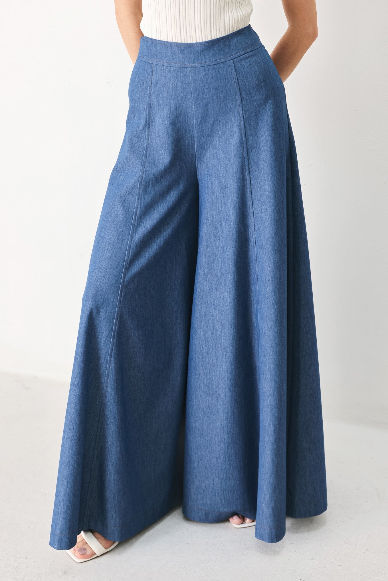 CASUAL ROMANCE WOVEN PANTS Flying Tomato