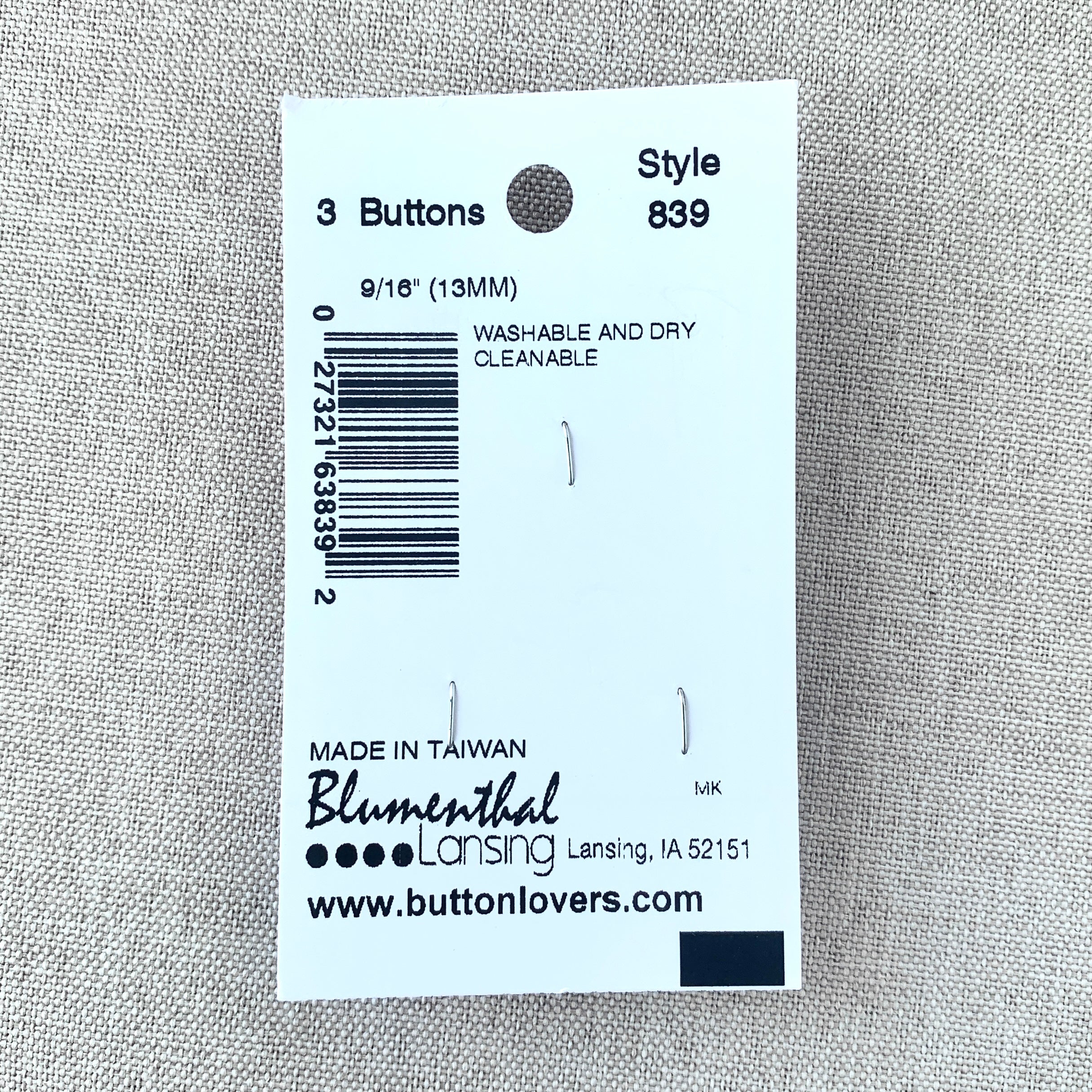 839 Gold Black Flower - La Petite - 1 Hole Shank - 13mm - Gold and Black The Attic Exchange