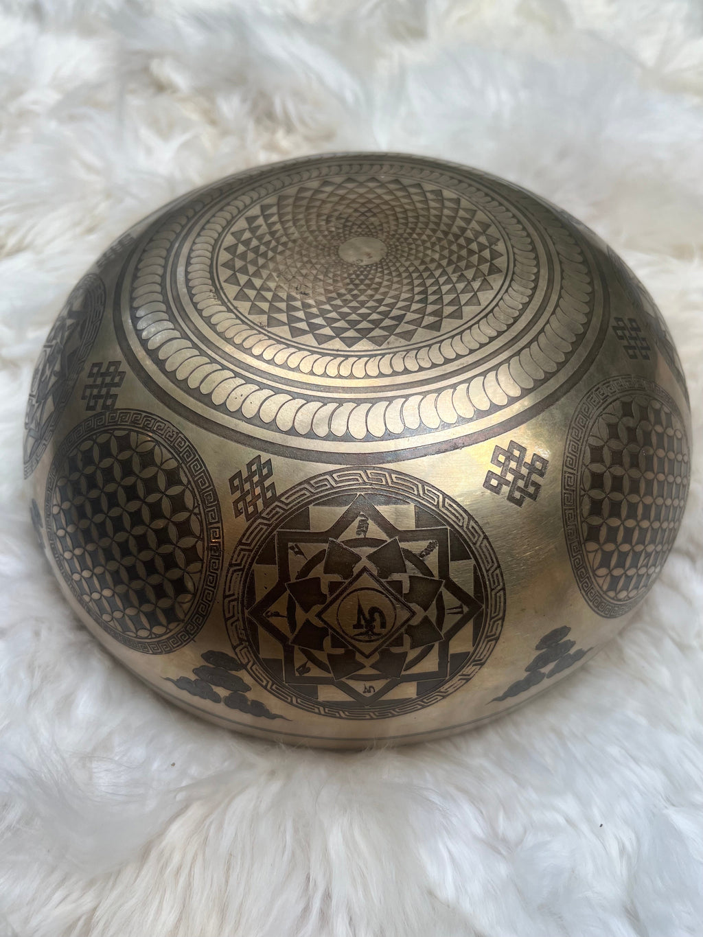 Solar Plexus Singing Bowl in E Sukha Sound Healing & Singing Bowls