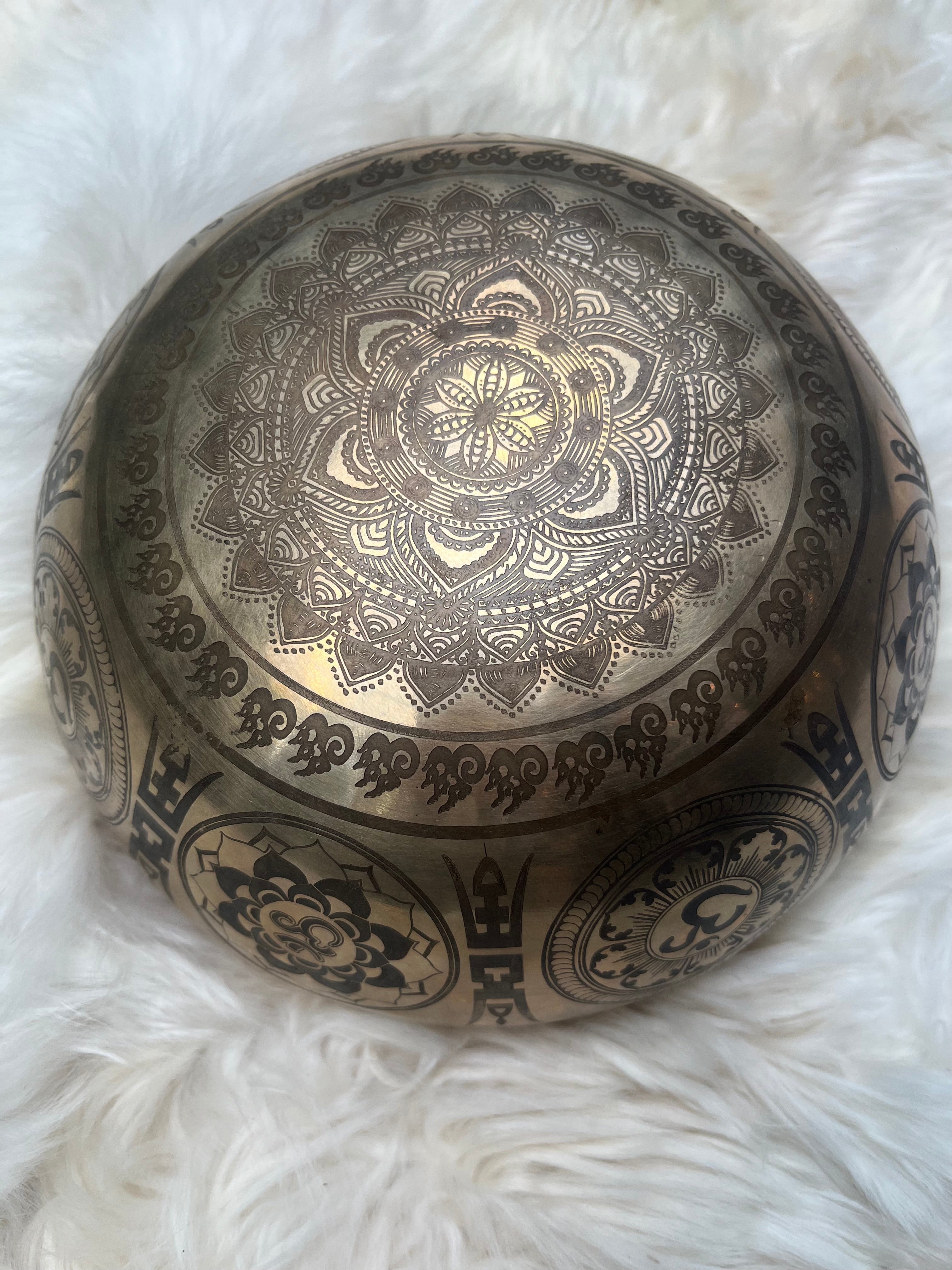 Heart Chakra Singing Bowl in F Sukha Sound Healing & Singing Bowls