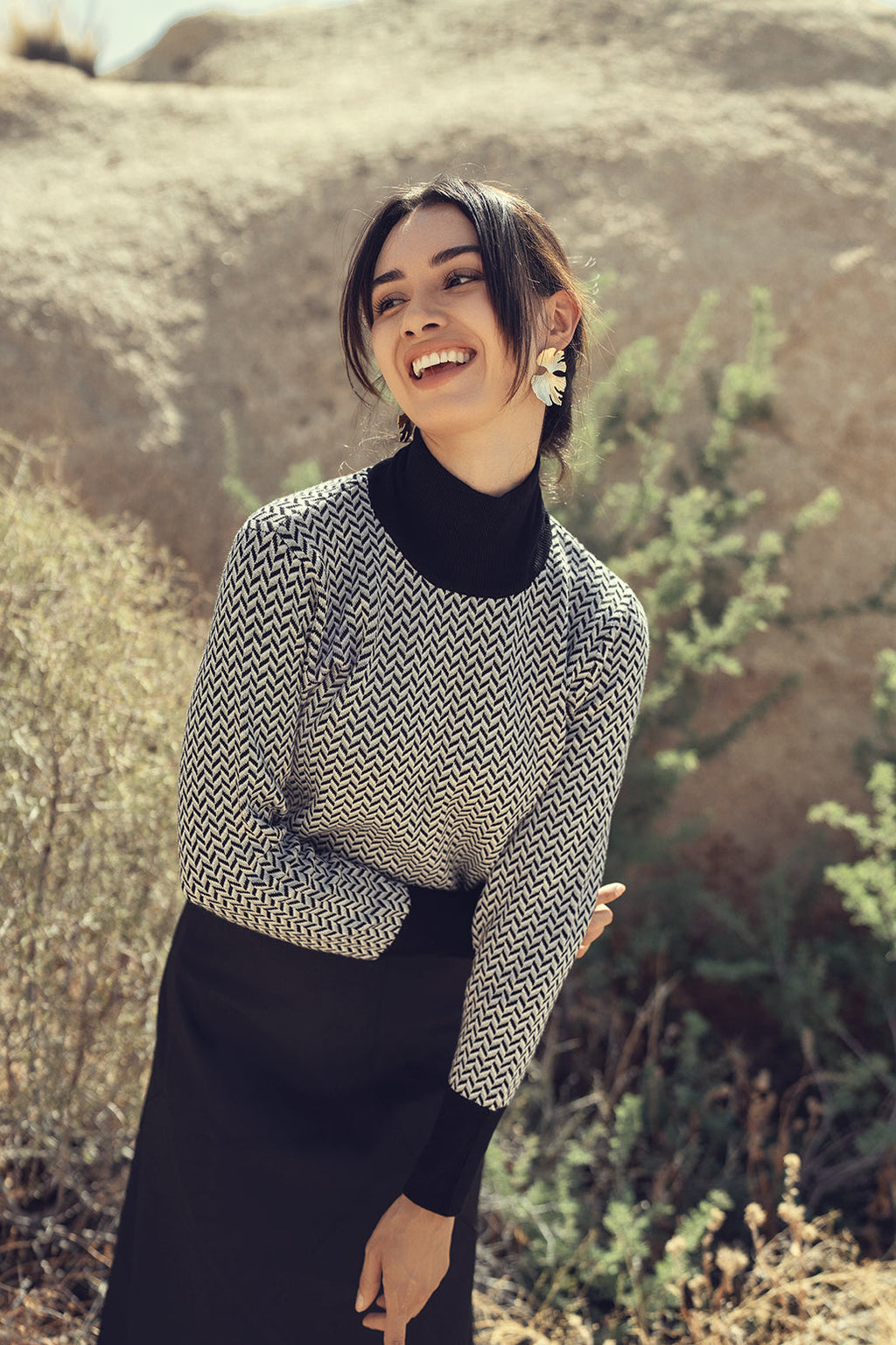 BLACK/WHITE DESIGN SWEATER profile-nyc