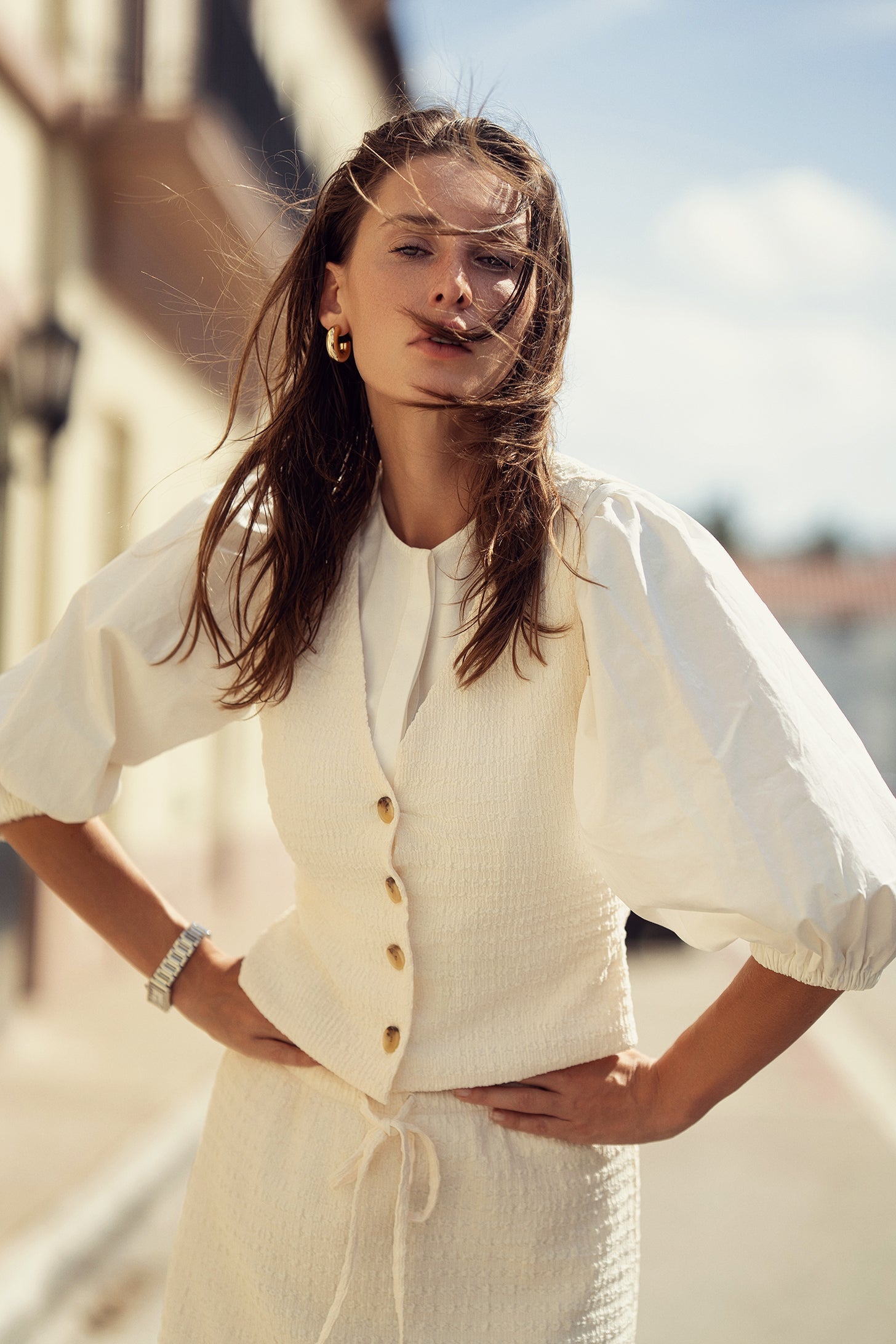 CRINKLE CREAM VEST profile-nyc