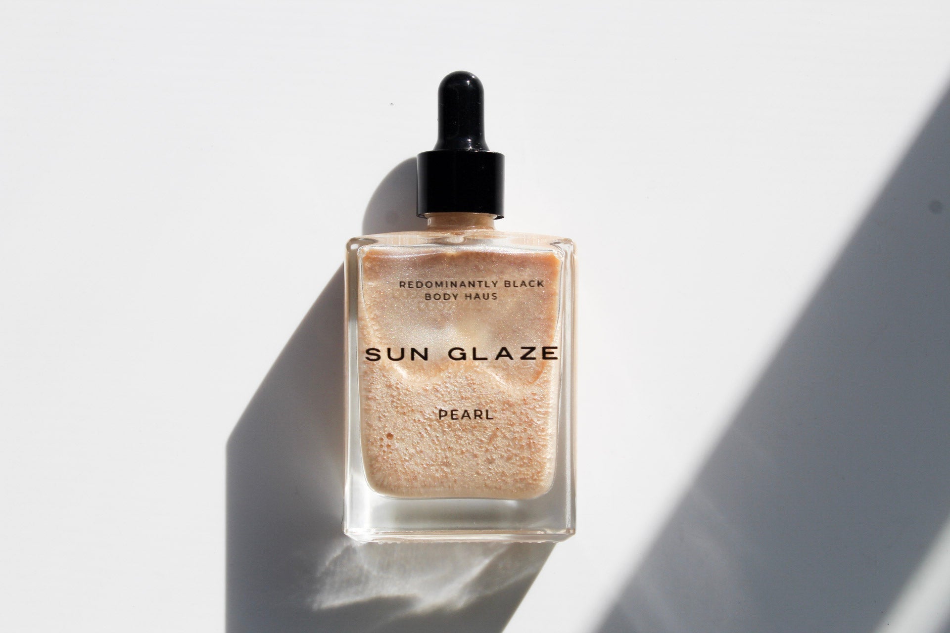 SUN GLAZE, A SHIMMER OIL Predominantly Black