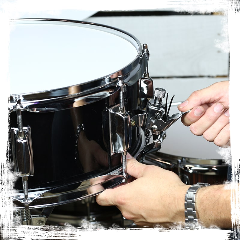 GRIFFIN Snare Drum | Poplar Wood Shell 14" x 5.5" with Black PVC & Coated Head | Acoustic Marching Percussion Musical Instrument Set with Drummers Key, 8 Metal Tuning Lugs & Snare Strainer Throw Off GeekStands.com