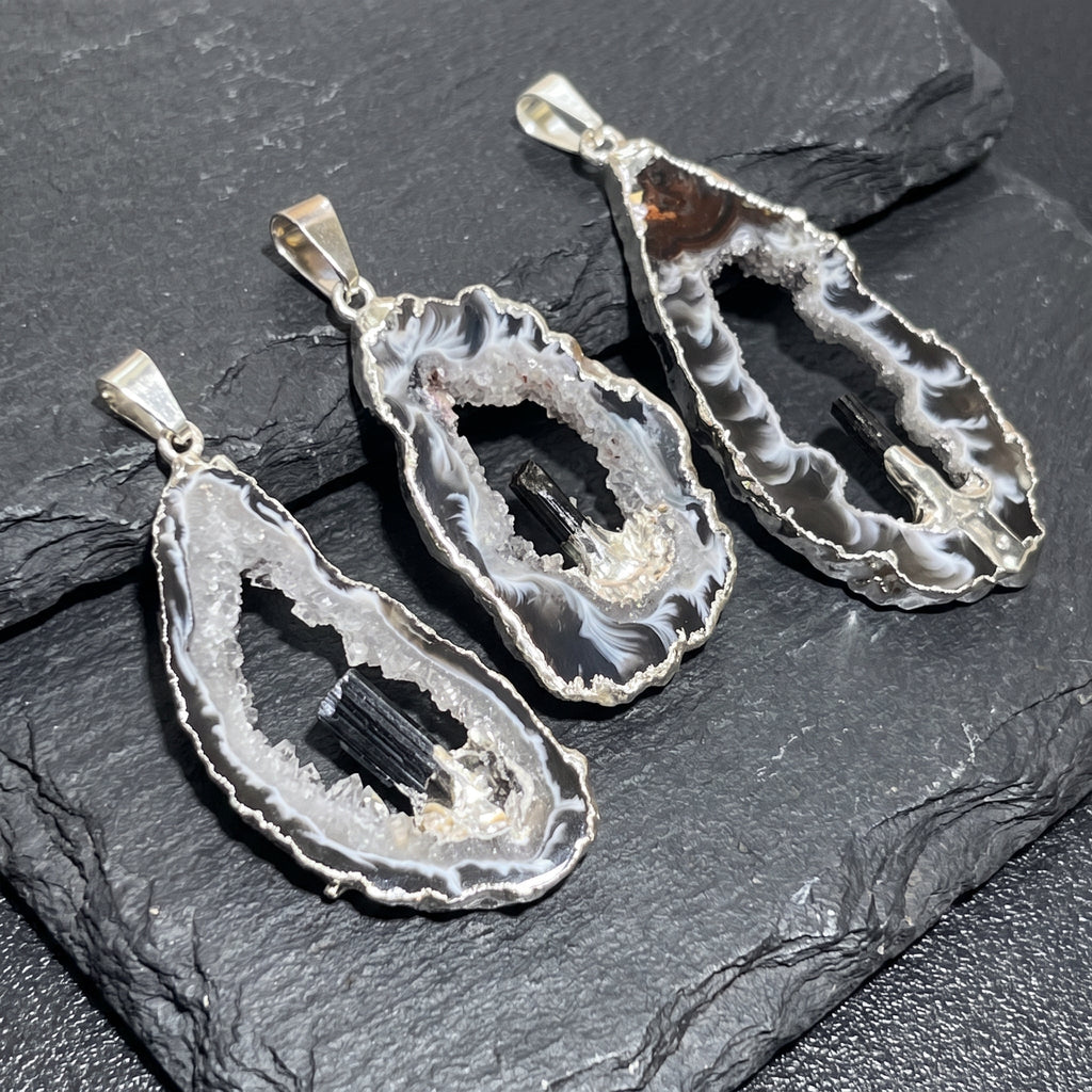 Oco Geode Druzy with Tourmaline Crystal Point Pendant (Silver Plated) Amazing Crystals
