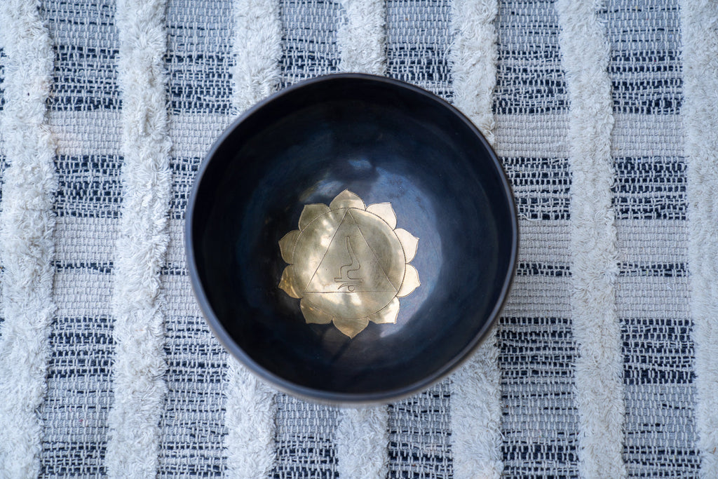Solar Plexus Singing Bowl in E Sukha Sound Healing & Singing Bowls