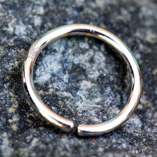 14Kt. White Gold Seamless Ring Fashion Hut Jewelry