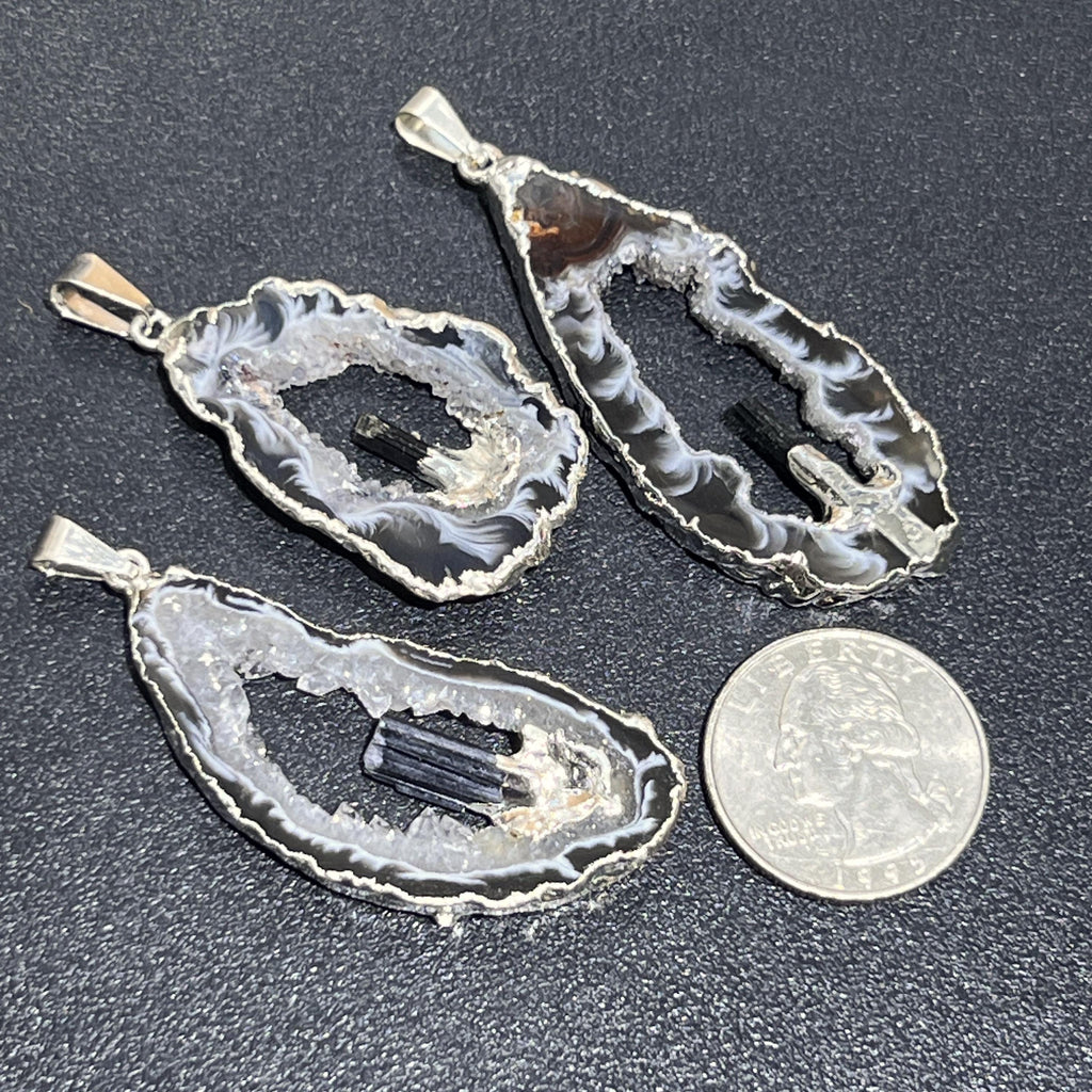 Oco Geode Druzy with Tourmaline Crystal Point Pendant (Silver Plated) Amazing Crystals