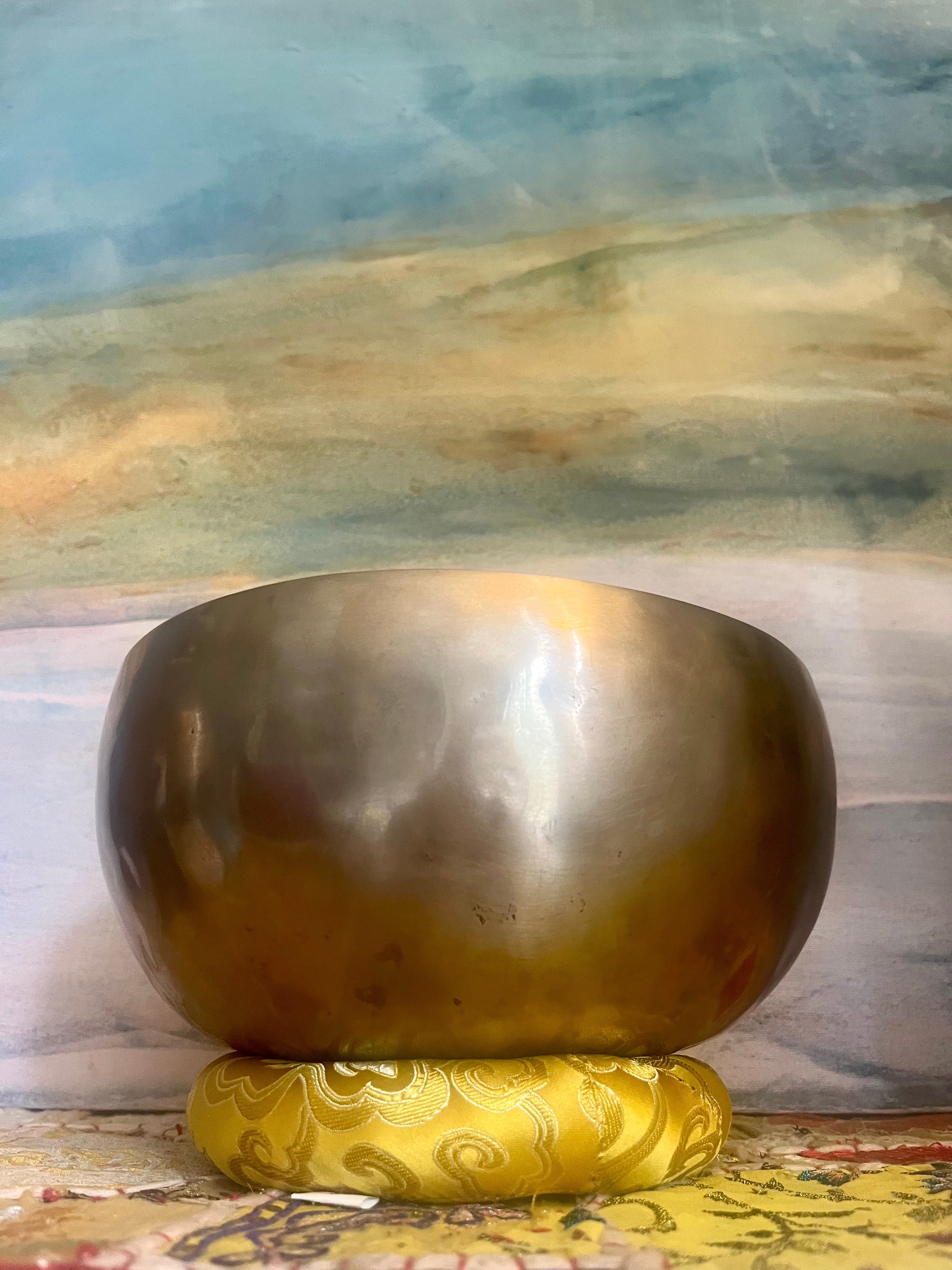 Solar Plexus Singing Bowl in E Sukha Sound Healing & Singing Bowls