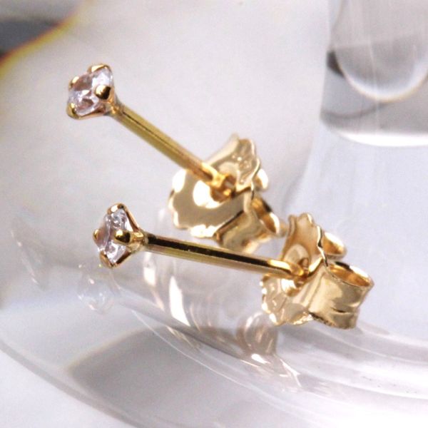 Pair of 14Kt Yellow Gold Clear Round CZ Stud Earrings Fashion Hut Jewelry
