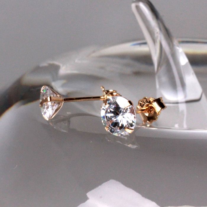 Pair of 14Kt Yellow Gold Clear Round CZ Stud Earrings Fashion Hut Jewelry