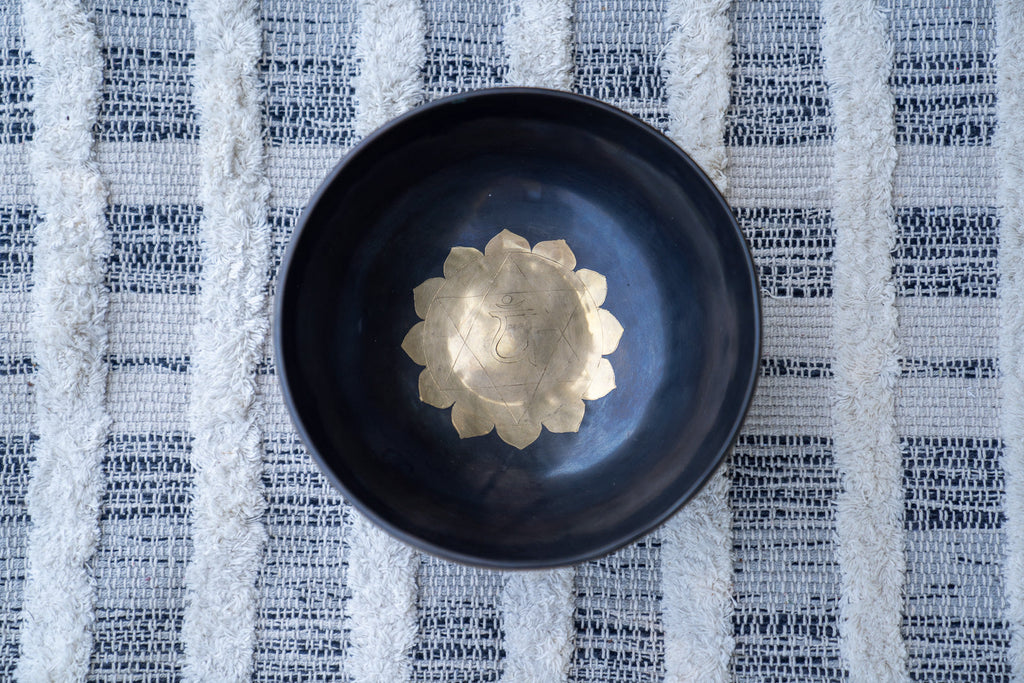 Heart Chakra Singing Bowl in F Sukha Sound Healing & Singing Bowls