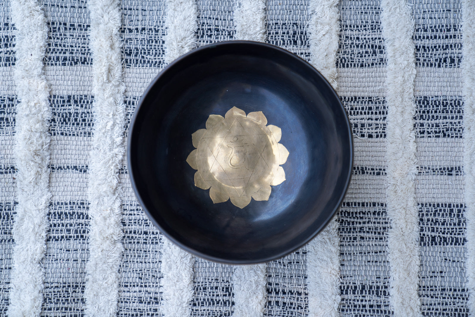 Heart Chakra Singing Bowl in F Sukha Sound Healing & Singing Bowls