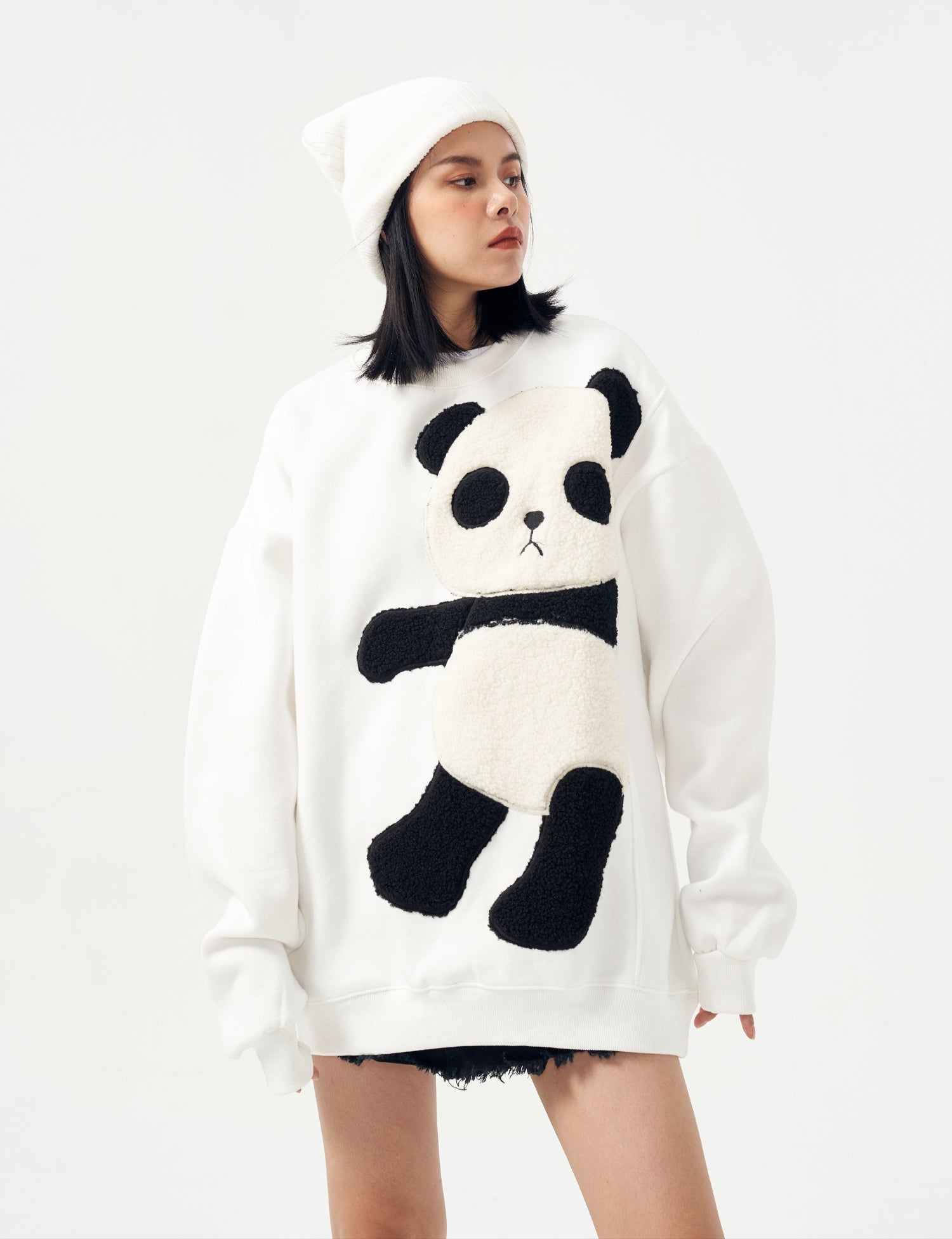 MAR1081 Furry Panda Crewneck Niepce