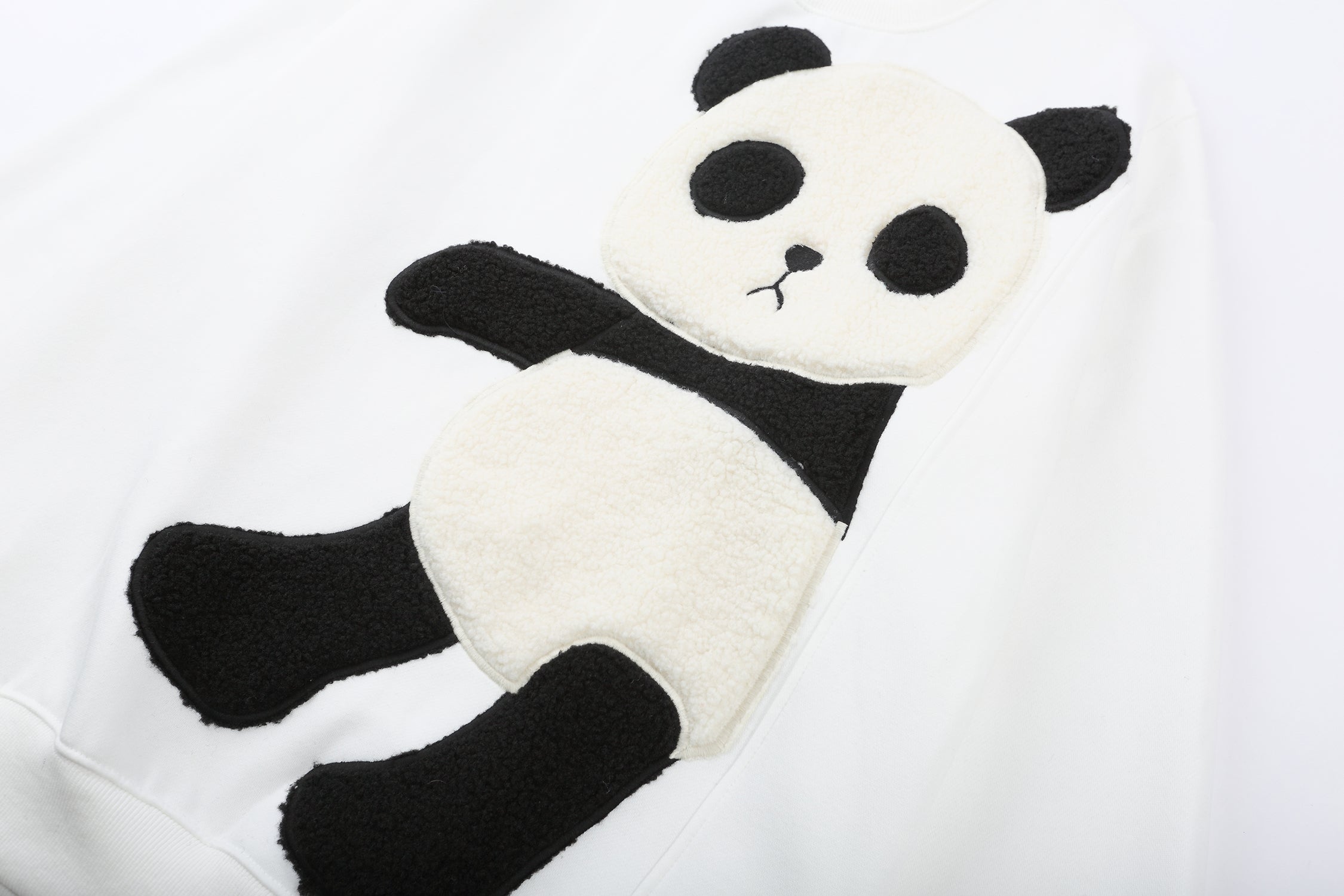 MAR1081 Furry Panda Crewneck Niepce