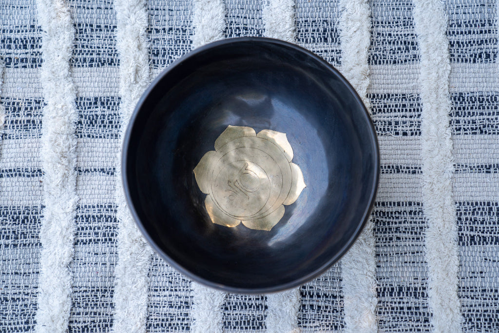 Sacral Chakra Singing Bowl in D Sukha Sound Healing & Singing Bowls