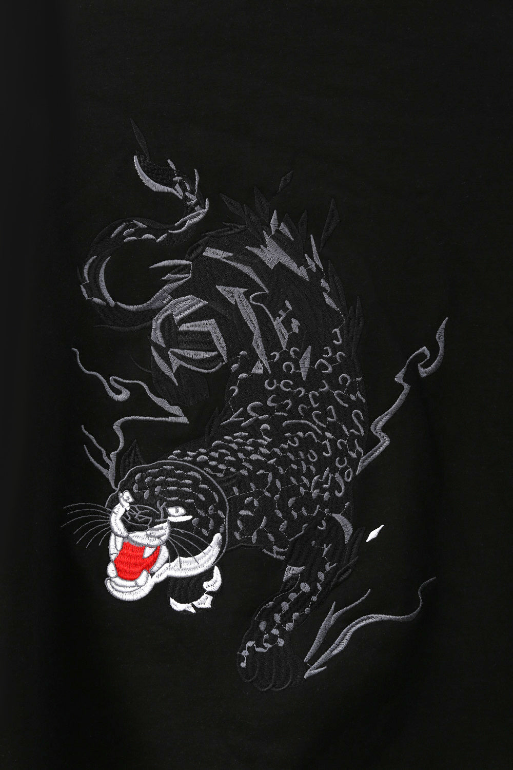 SW9202 Raging Panther Embroidery Sweater Niepce